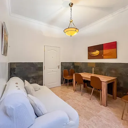 The Red House - 3br With Private Terrace *